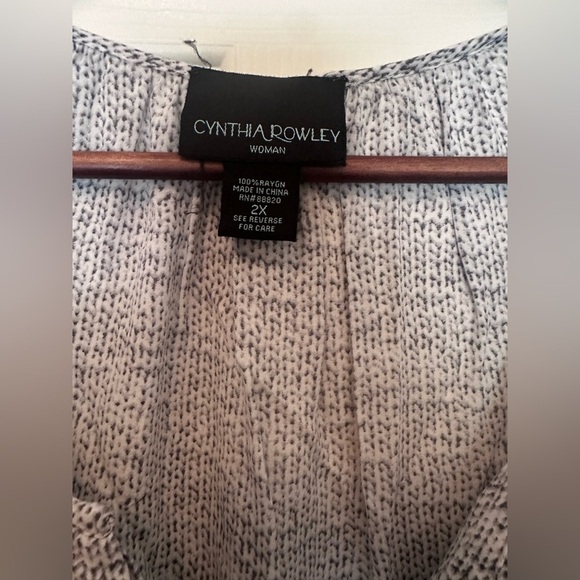 Cynthia Rowley Woman Light Gray/Black Sleeveless button down blouse, 2X - Picture 5 of 6